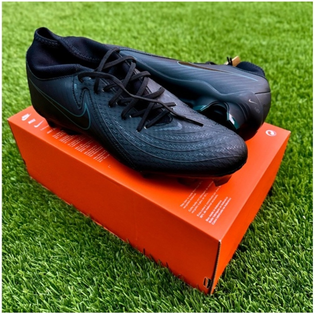 NWT: Nike Soccer Cleats - Phantom Luna 2 Academy MG Soccer Cleats FD6725-002